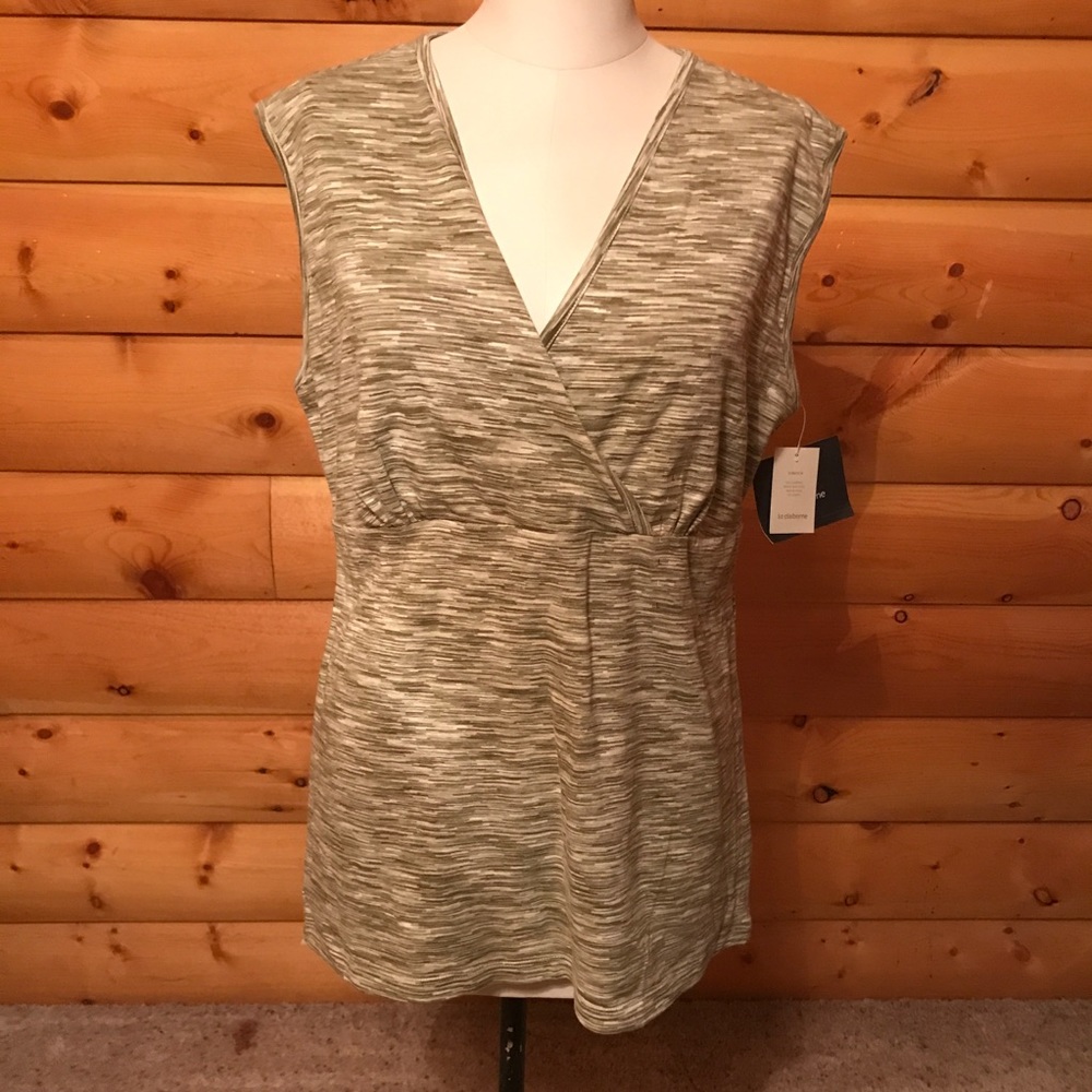 NWT Liz Claiborne pullover top